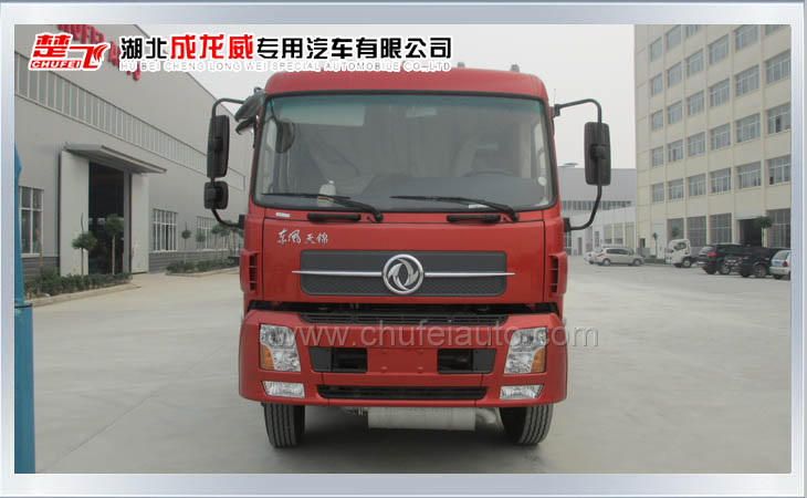 東風(fēng)天錦三軸運(yùn)油車