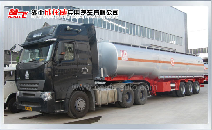 重汽運(yùn)油半掛車(chē)