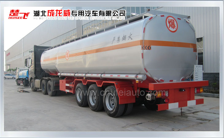 重汽運(yùn)油半掛車(chē)