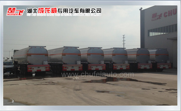 東風(fēng)天龍運(yùn)油半掛車