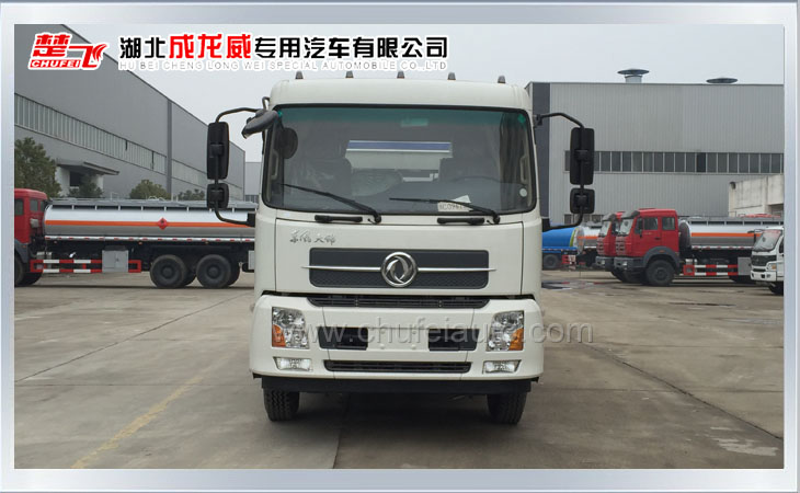 東風(fēng)天錦抑塵車(chē)