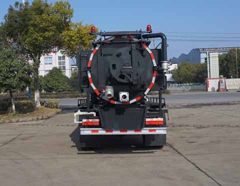 東風大多利卡清洗吸污車