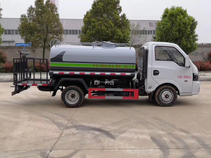 東風(fēng)途逸3噸灑水車