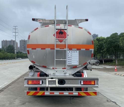 楚飛牌CLQ5321GYY6DA型鋁合金運(yùn)油車(chē)