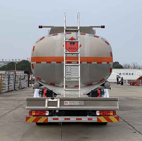 楚飛牌CLQ5320GYY6CA型鋁合金運(yùn)油車