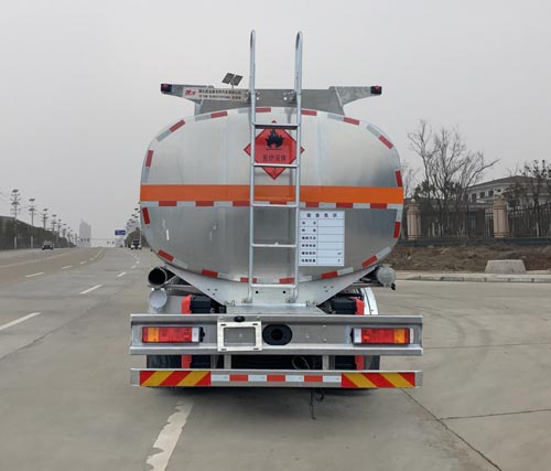 楚飛牌CLQ5323GYY6DA型鋁合金運(yùn)油車(chē)