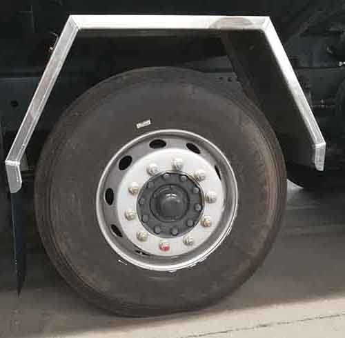 楚飛牌CLQ5181GYY6A型鋁合金運(yùn)油車