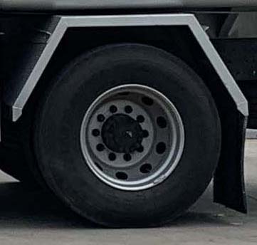 楚飛牌CLQ5180GYY6LZ型運(yùn)油車(chē)