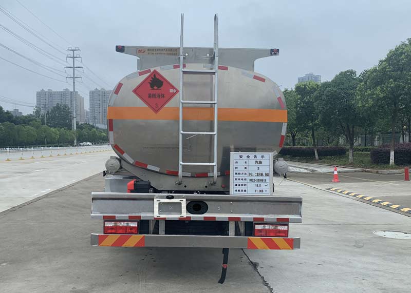 楚飛牌CLQ5181GYY6A型鋁合金運(yùn)油車