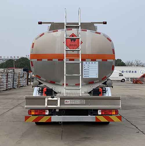 解放前四后八易燃液體罐式運(yùn)輸車