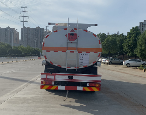重汽豪沃易燃液體罐式運輸車