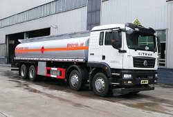 汕德卡前四后八易燃液體罐式運(yùn)輸車(chē)