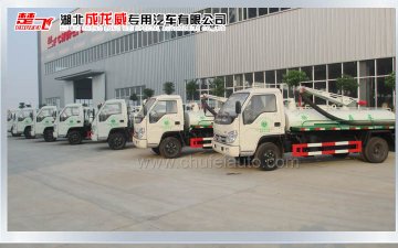 大批量福田時代吸糞車順利下線等待客戶驗(yàn)收