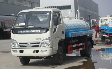 抗旱排澇服務灑水車送往旱災區(qū)