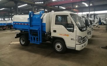 陜西省環(huán)保廳財政廳在成龍威采購的3方小型掛桶式垃圾車6臺