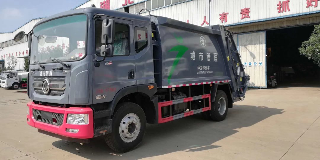東風(fēng)D912方14方壓縮車垃圾車發(fā)往江西南昌