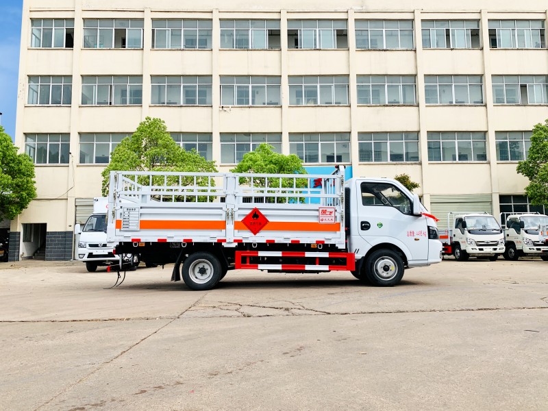 東風(fēng)途逸3.9氣瓶運輸車
