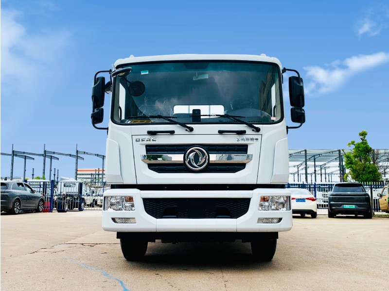 東風6.8米D9氣瓶運輸車