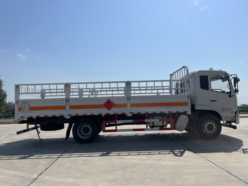 東風天錦6.7米氣瓶運輸車