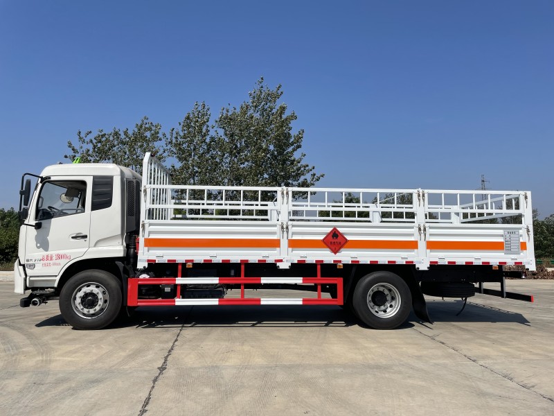 東風天錦6.7米氣瓶運輸車