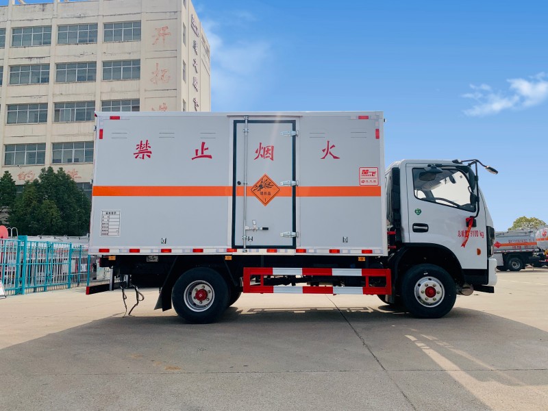 東風(fēng)多利卡4.2米爆破器材運輸車