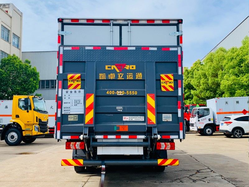 東風柳汽5.2米爆破器材運輸車