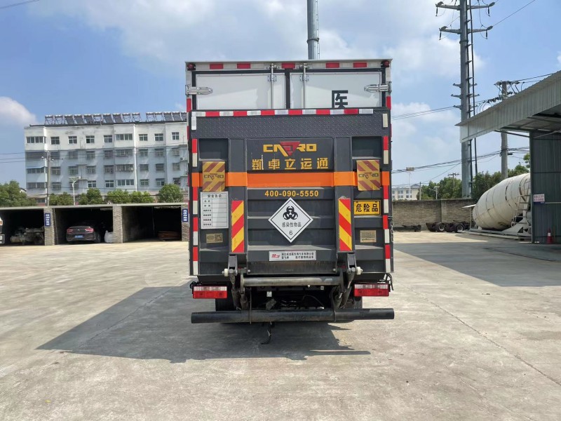 東風4.1米醫(yī)療廢物轉(zhuǎn)運車