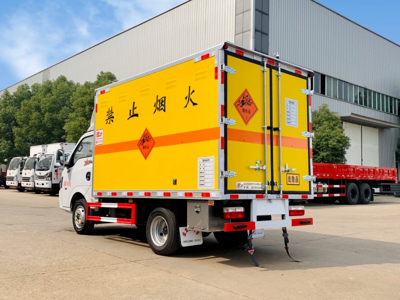 東風(fēng)途逸3.5米爆破器材運(yùn)輸車(chē)