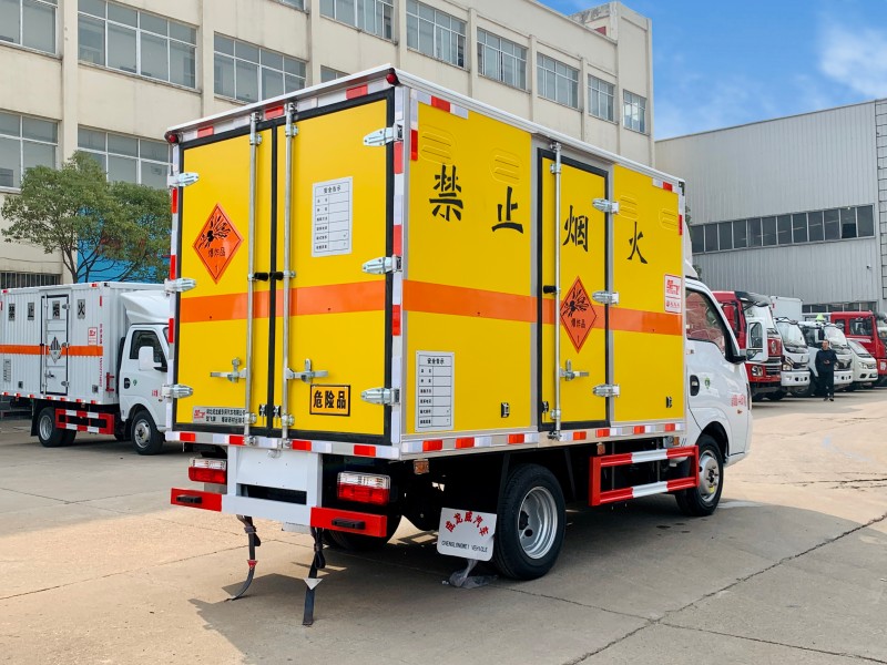 東風(fēng)途逸3.5米爆破器材運(yùn)輸車(chē)