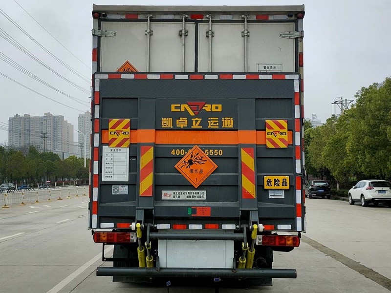 解放J6L 危險(xiǎn)物品廂式運(yùn)輸車