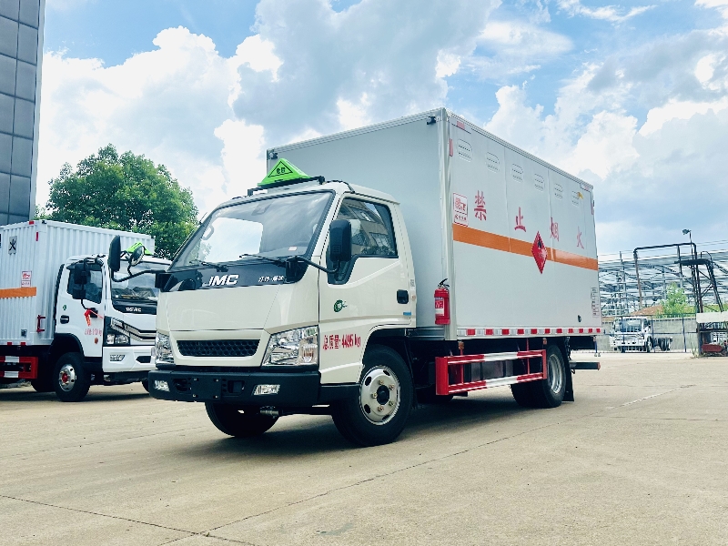 江鈴4.2米爆破器材運輸車