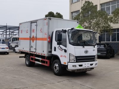 解放藍(lán)牌4.1米爆破器材運輸車